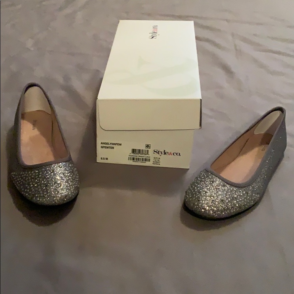 Style & Co. Angelwynn Flats, Pewter Size 6.5